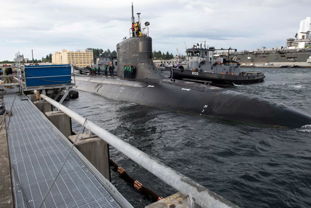  Il sottomarino USS Connecticut a Guam