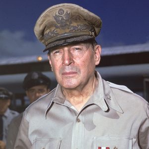 Il Generale Douglas MacArthur nel 1958: gli UFO sono reali e bisogna studiarli