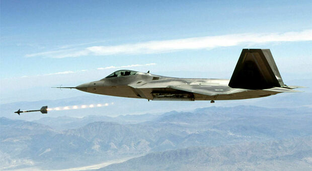 laska: UFO abbattuto da caccia F-22 Raptor